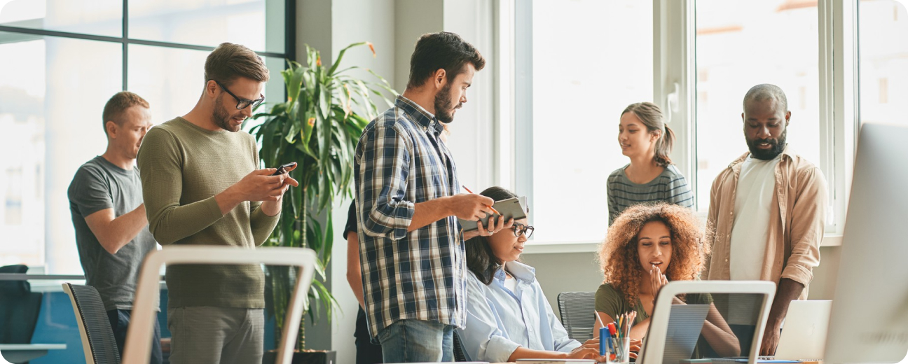 Picha ya timu inayofanya kazi kwenye mradi wa Movcar