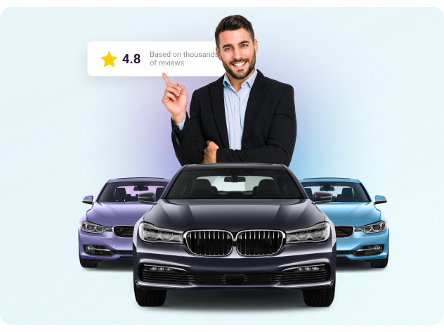 Slika osebe, ki kaže na oceno Movcar 4,8 od 5, na podlagi tisočih ocen